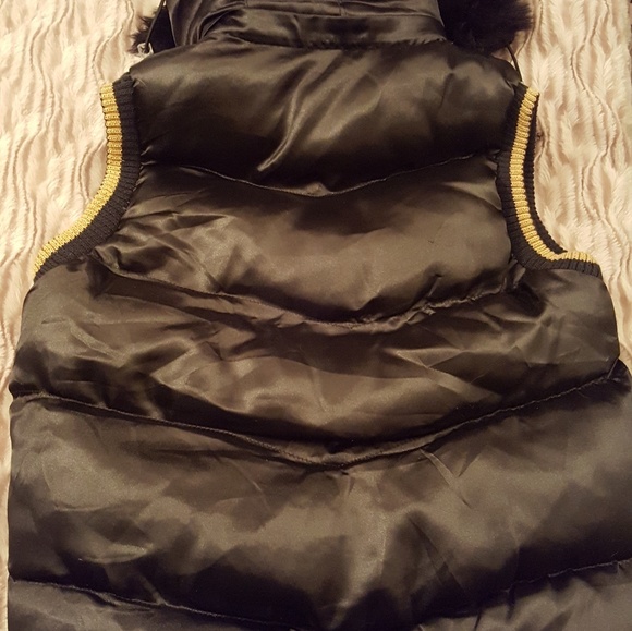 LAST 2! JUNIORS Black Puffer Vest - Picture 2 of 8